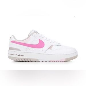 NWT Nike Women’s Gamma Force Sneakers White, Size 5.5 M pink and white